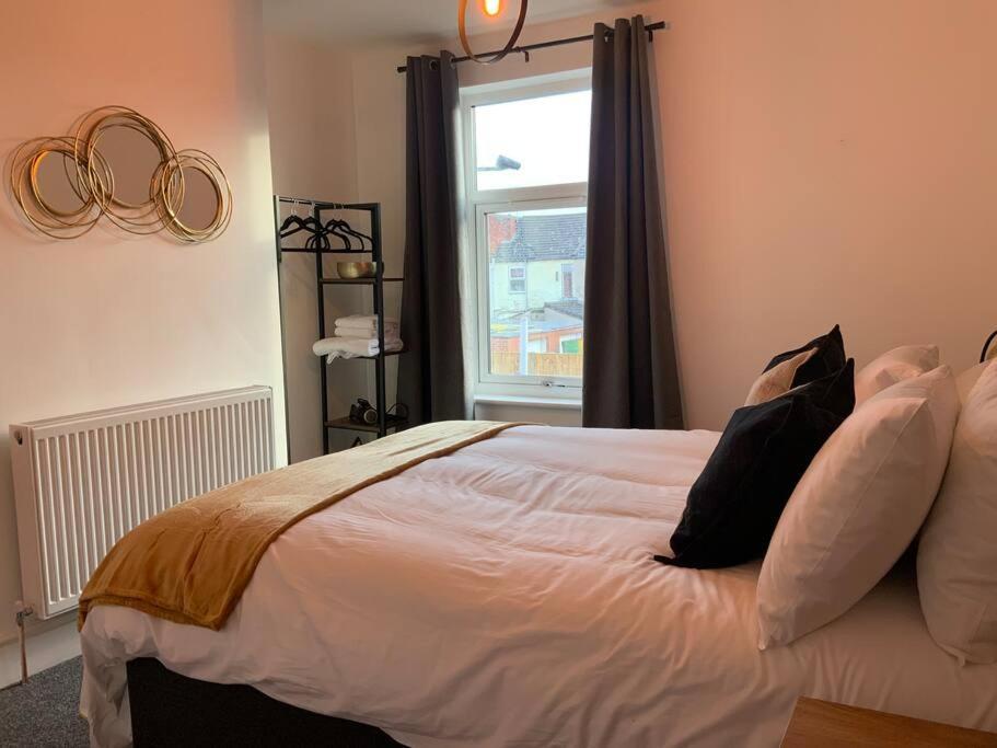 Centrally Located To The City Of Lincoln Exterior foto