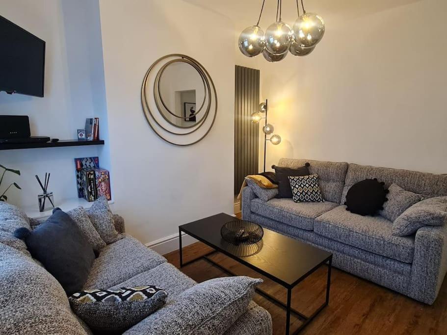 Centrally Located To The City Of Lincoln Exterior foto